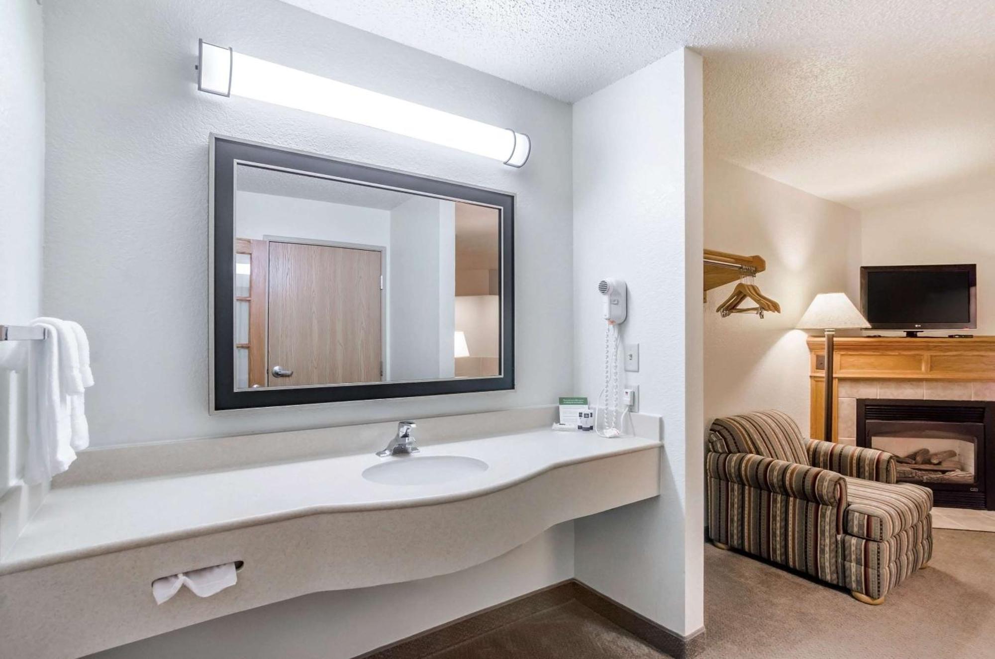 Rodeway Inn Hesston Luaran gambar