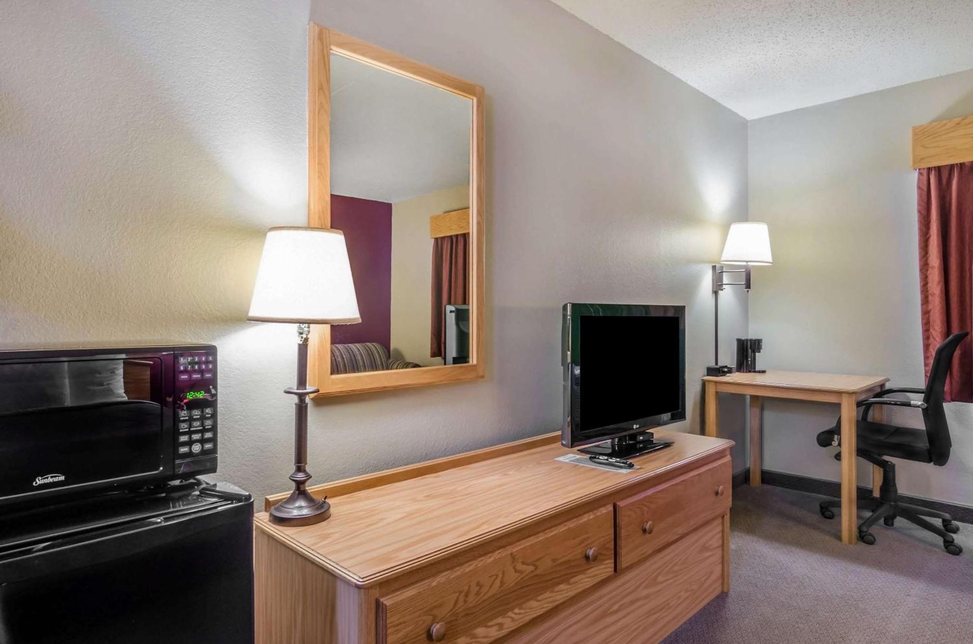 Rodeway Inn Hesston Luaran gambar