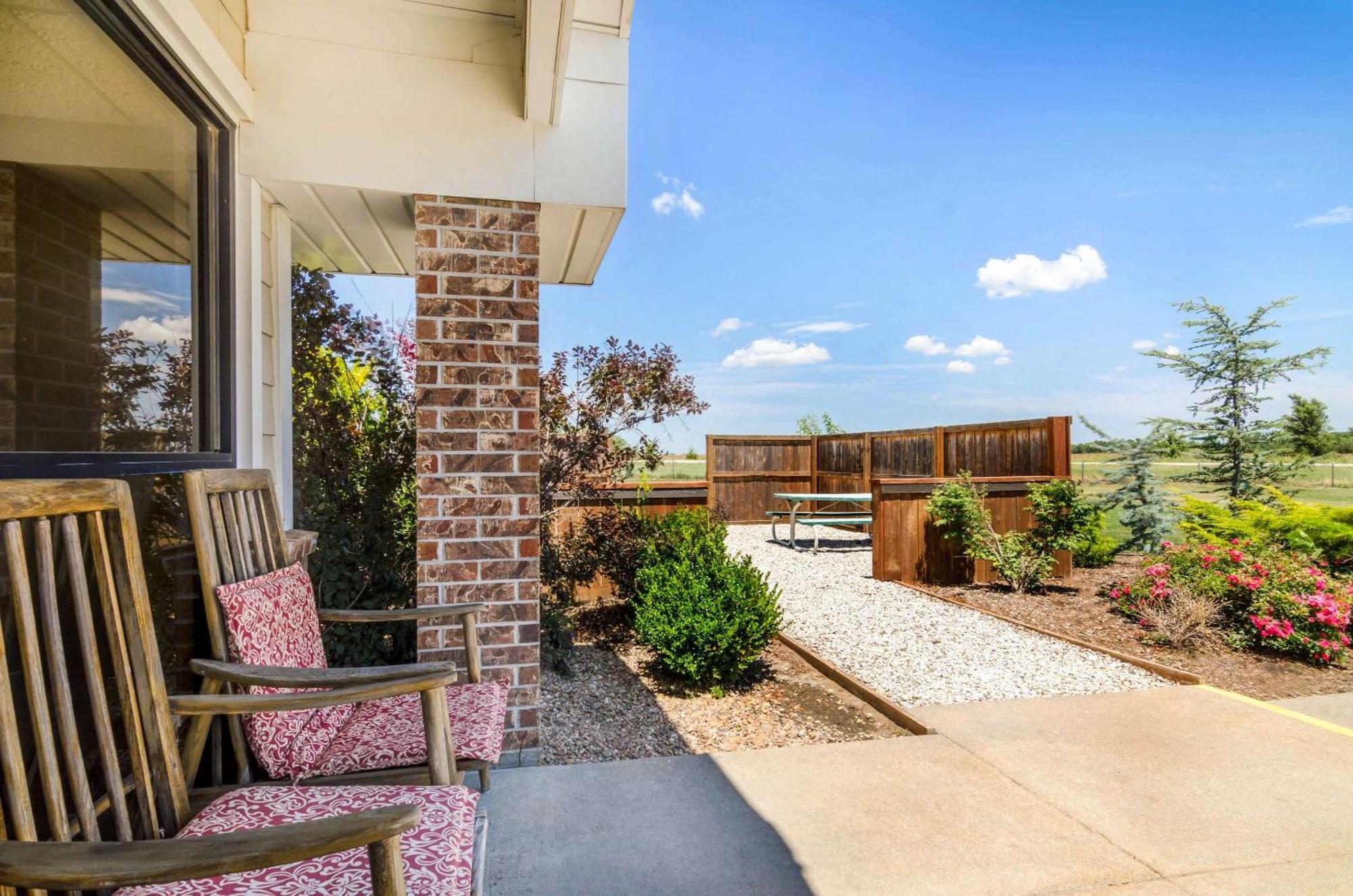 Rodeway Inn Hesston Luaran gambar