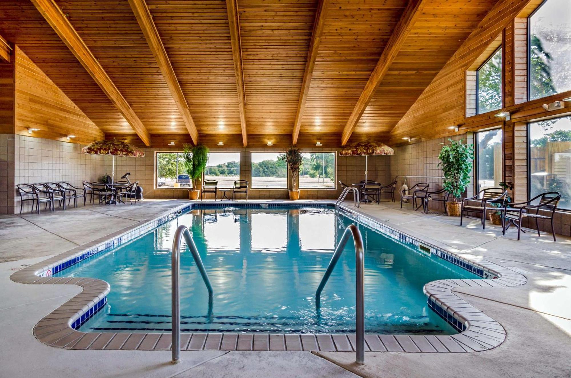 Rodeway Inn Hesston Luaran gambar