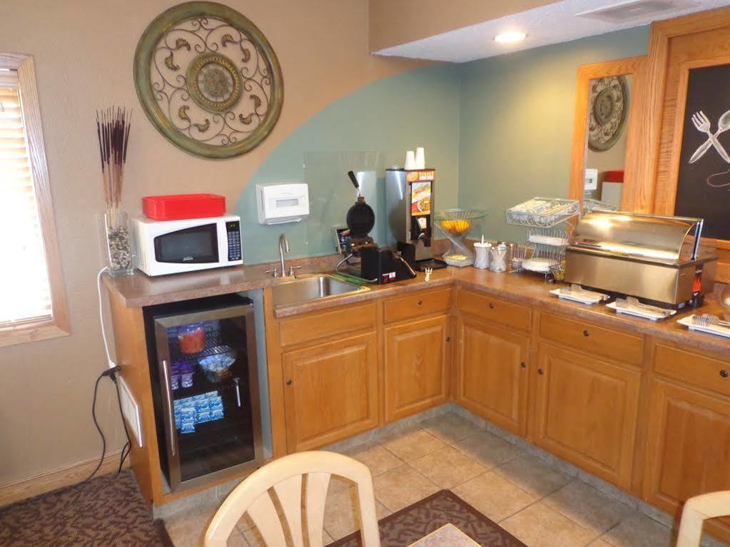 Rodeway Inn Hesston Luaran gambar